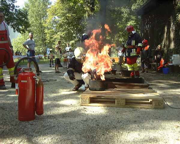 Kinderspiel- und Feuerwehr-Familientag 2001